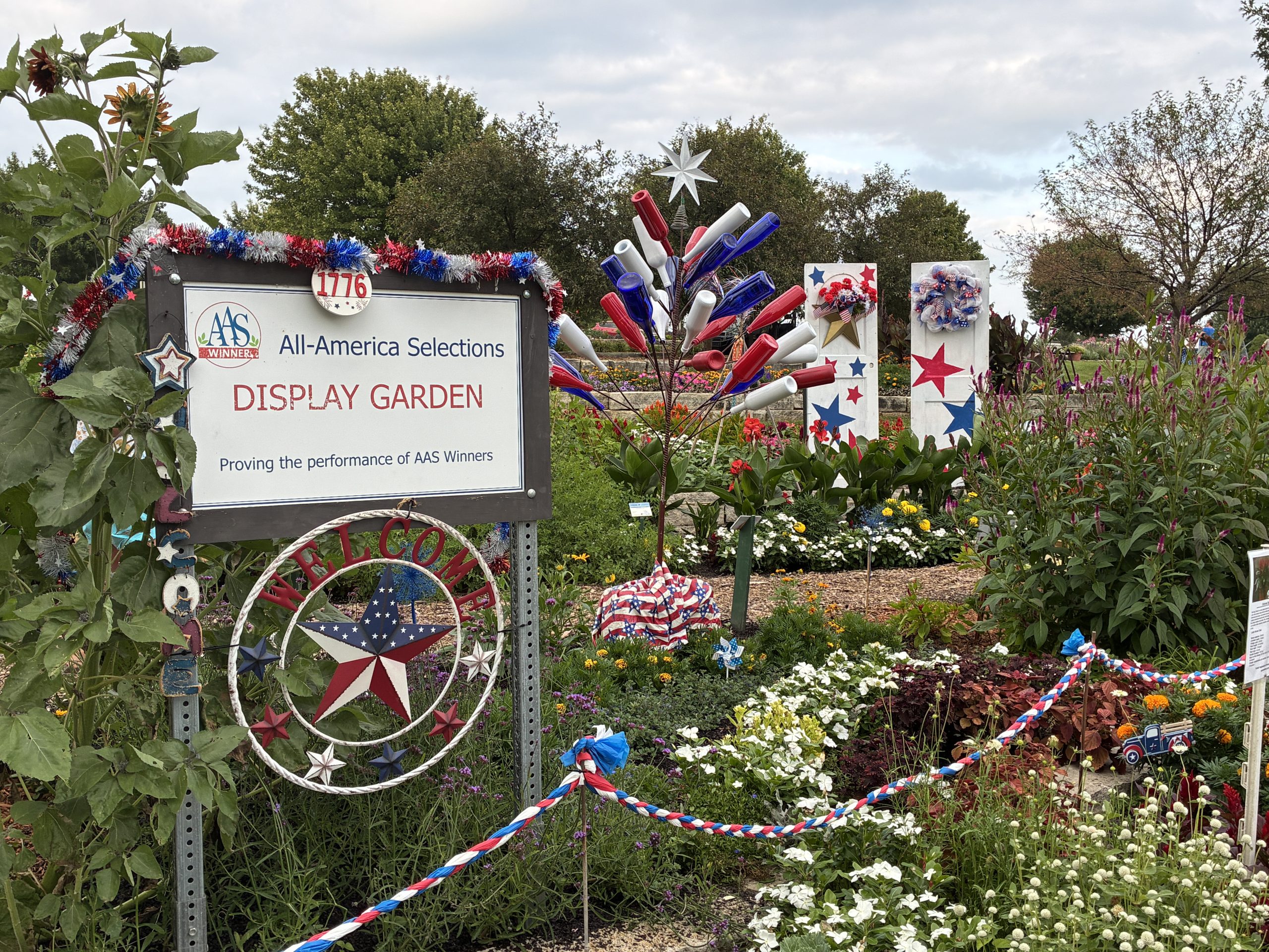 AAS Display Challenge Winner Third Place Winner (a tie): Noelridge Park Gardens, Cedar Rapids, Iowa