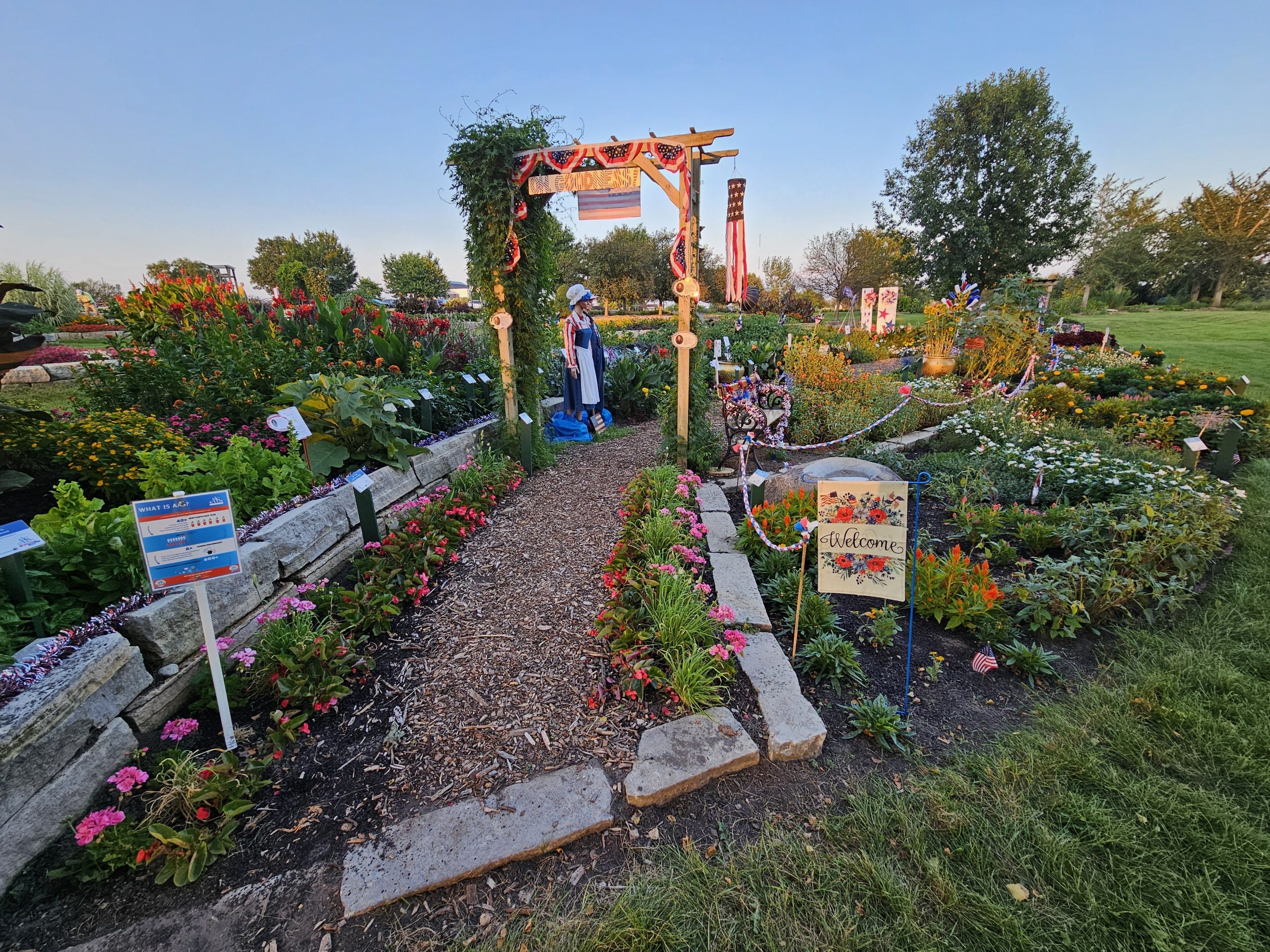 AAS Display Challenge Winner Third Place Winner (a tie): Noelridge Park Gardens, Cedar Rapids, Iowa