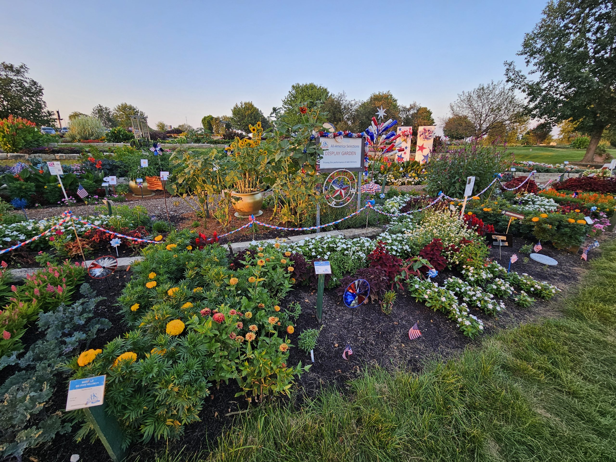 AAS Display Challenge Winner Third Place Winner (a tie): Noelridge Park Gardens, Cedar Rapids, Iowa