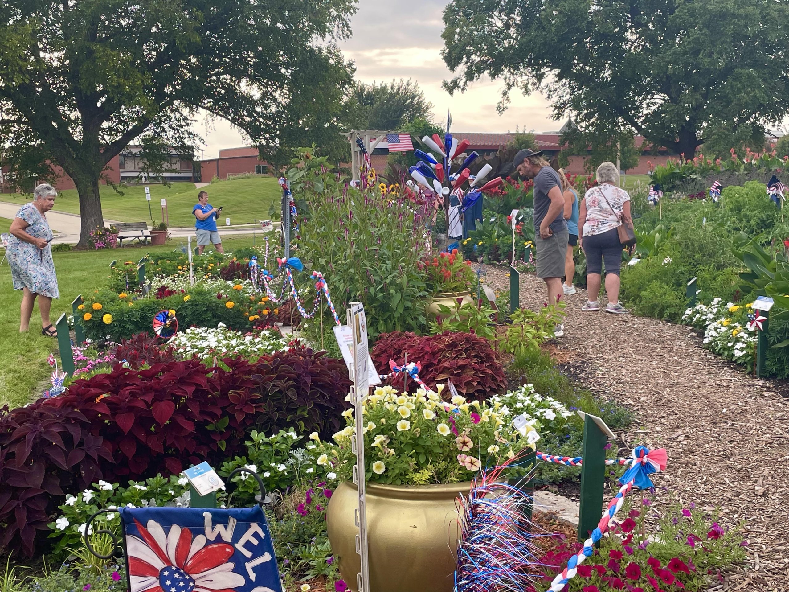 AAS Display Challenge Winner Third Place Winner (a tie): Noelridge Park Gardens, Cedar Rapids, Iowa